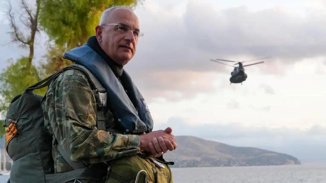 Άλμα από ελικόπτερο Chinook για τον Δημήτρη Χούπη – Ο Α/ΓΕΕΘΑ στη στρατιωτική άσκηση Orion-25 (ΦΩΤΟ)