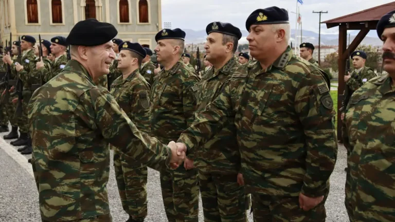 Σε στρατόπεδα σε Κοζάνη και Φλώρινα ο Α/ΓΕΣ–Έδωσε κατευθυντήριες οδηγίες και συνεχάρη το προσωπικό (ΦΩΤΟ)