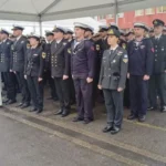 Φ/Γ «ΚΙΜΩΝ»: Τι δουλειά έχουν οι «χακί» στολές μεταξύ των κλασικών ναυτικών στολών του πληρώματος;