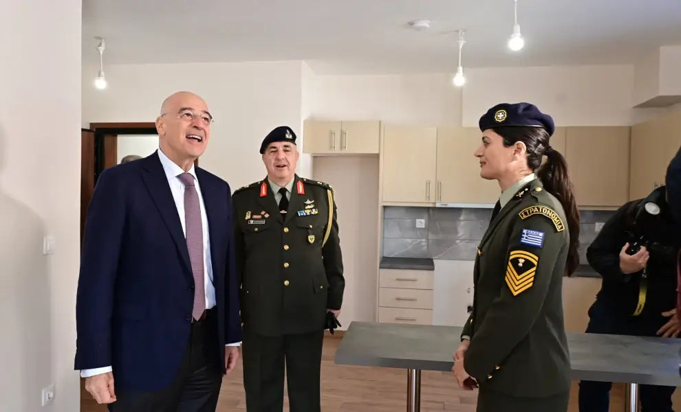 Δένδιας: Έχω υπηρετήσει στο Χαϊδάρι. Έκανα εκπαίδευσή στα ΛΥΒ). 18 μέρες μέσα, μία μέρα έξω!